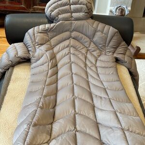 Patagonia midi down coat in very good condition with small spotted on the back.